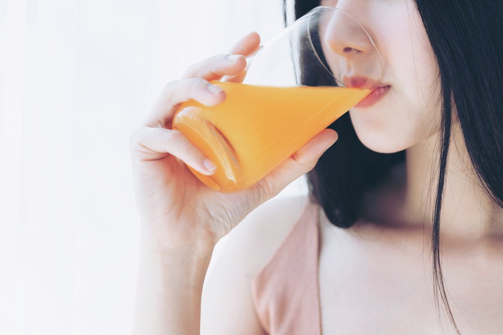 Apa Benar Kolesterol Bisa Turun dengan Minum Minuman Fiber?
