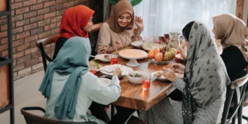 Tips Menikmati Momen Buka Puasa Bersama Meski Sedang Diet