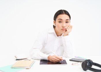 "Micro Movements" di Kantor dan WFH: Rahasia Tetap Bugar Tanpa Harus ke Gym