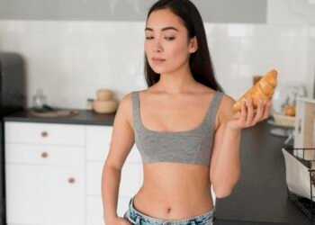 Diet Tanpa Musuh: Mengapa Karbohidrat adalah Bahan Bakar Utama bagi Perempuan Aktif